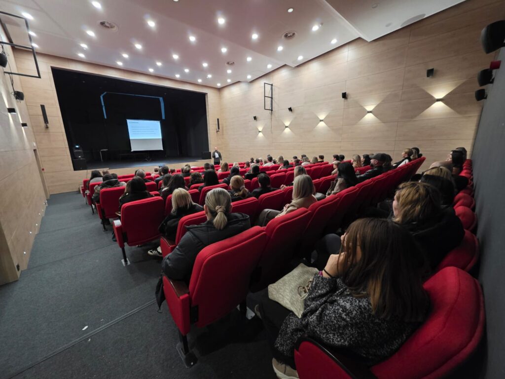 Održani zajednički sastanci roditelja učenika predmetne nastave naše škole